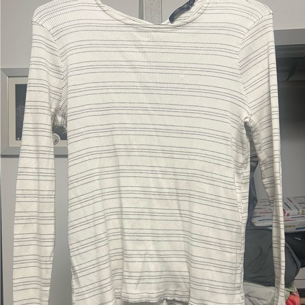 Doe & Rae White Gray Long Sleeve Fitted Ribbed Tee